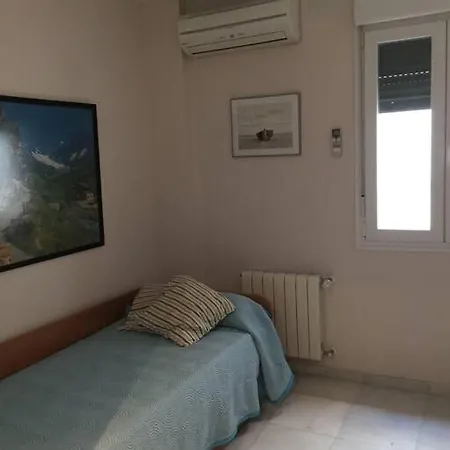 Amplio Piso En Nervion, Excelente Zona De La Ciudad. Apartamento