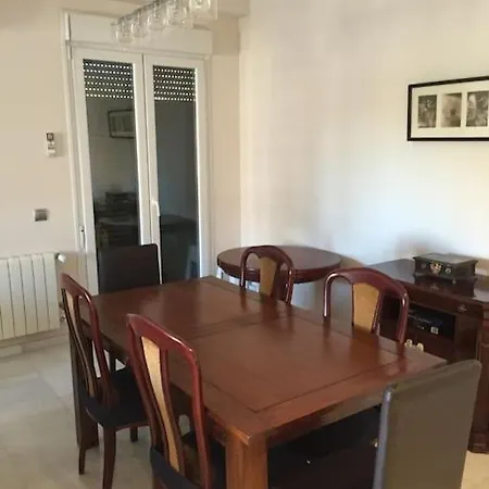 Amplio Piso En Nervion, Excelente Zona De La Ciudad. *