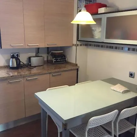 Amplio Piso En Nervion, Excelente Zona De La Ciudad. Apartamento *