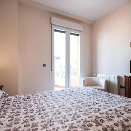 Amplio Piso En Nervion, Excelente Zona De La Ciudad. Apartamento Sevilla
