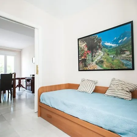 Apartamento Amplio Piso En Nervion, Excelente Zona De La Ciudad. *